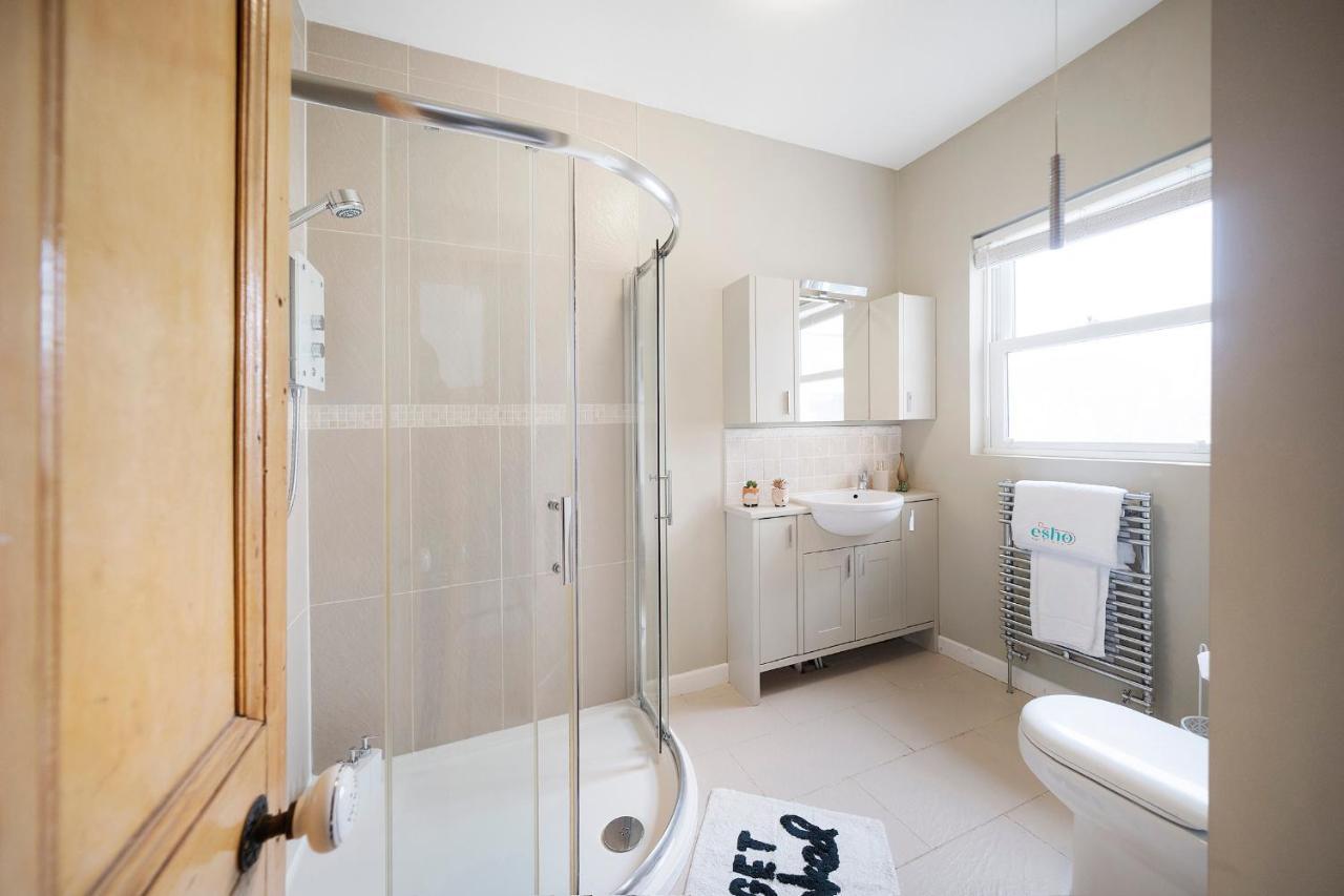 4 Bedroom Home With Garden, Game Room, Parking- Esho Stays Gloucester Exterior foto